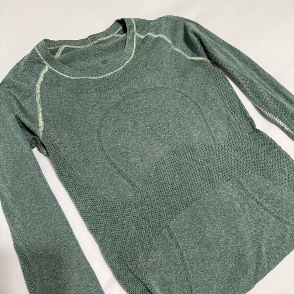 Lululemon Athletica Sage Green Sweatshirt